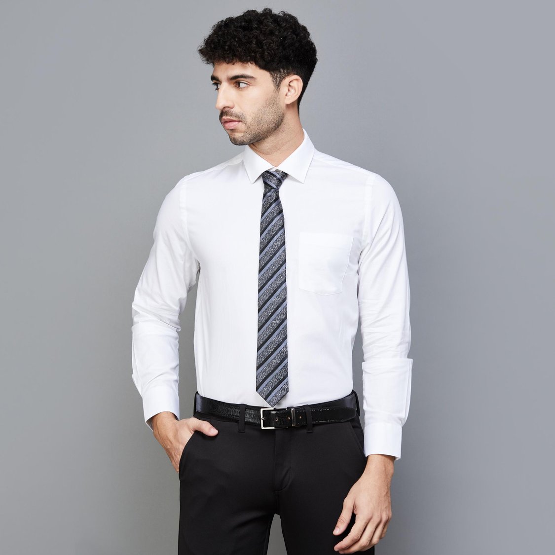 VAN HEUSEN Men Striped Formal Tie