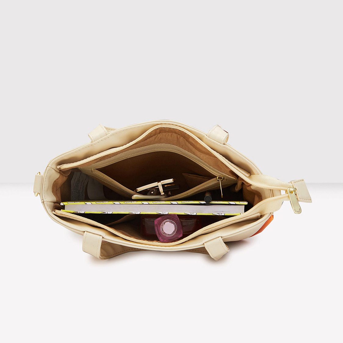 CAPRESE Women Solid Handheld Bag