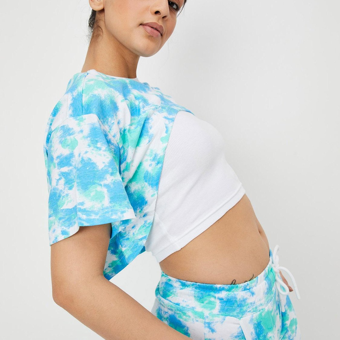 Women Cloud Printed Crop Top with Solid Inner