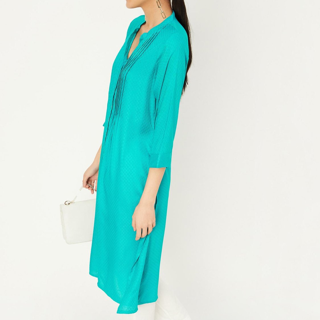 Women Embroidered Regular Fit Kurta