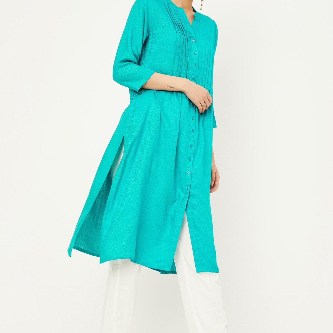 Women Embroidered Regular Fit Kurta
