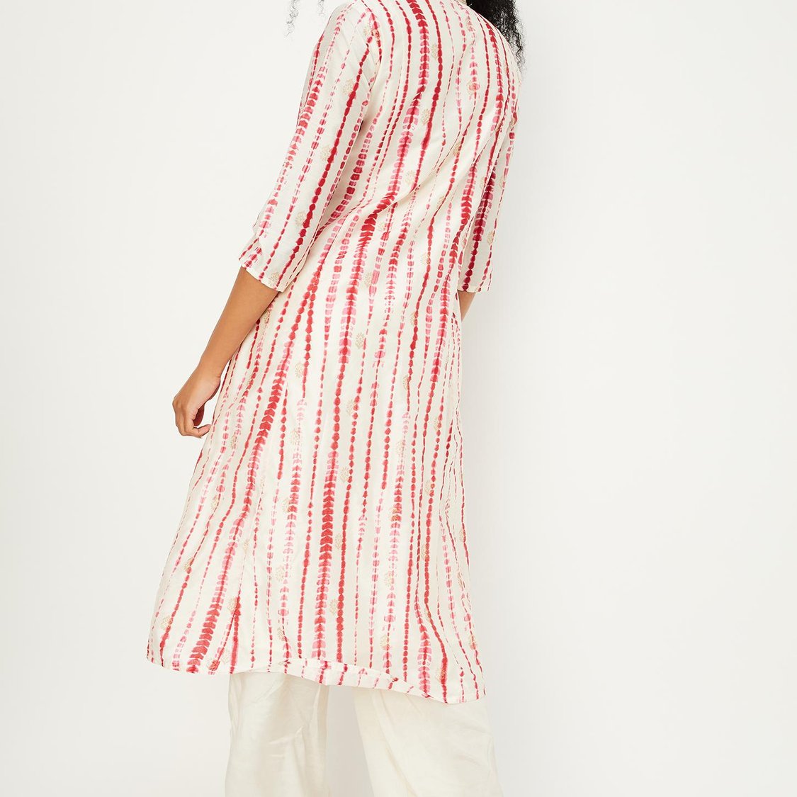Women Tie and Dye Embroidered Kalidar Kurta