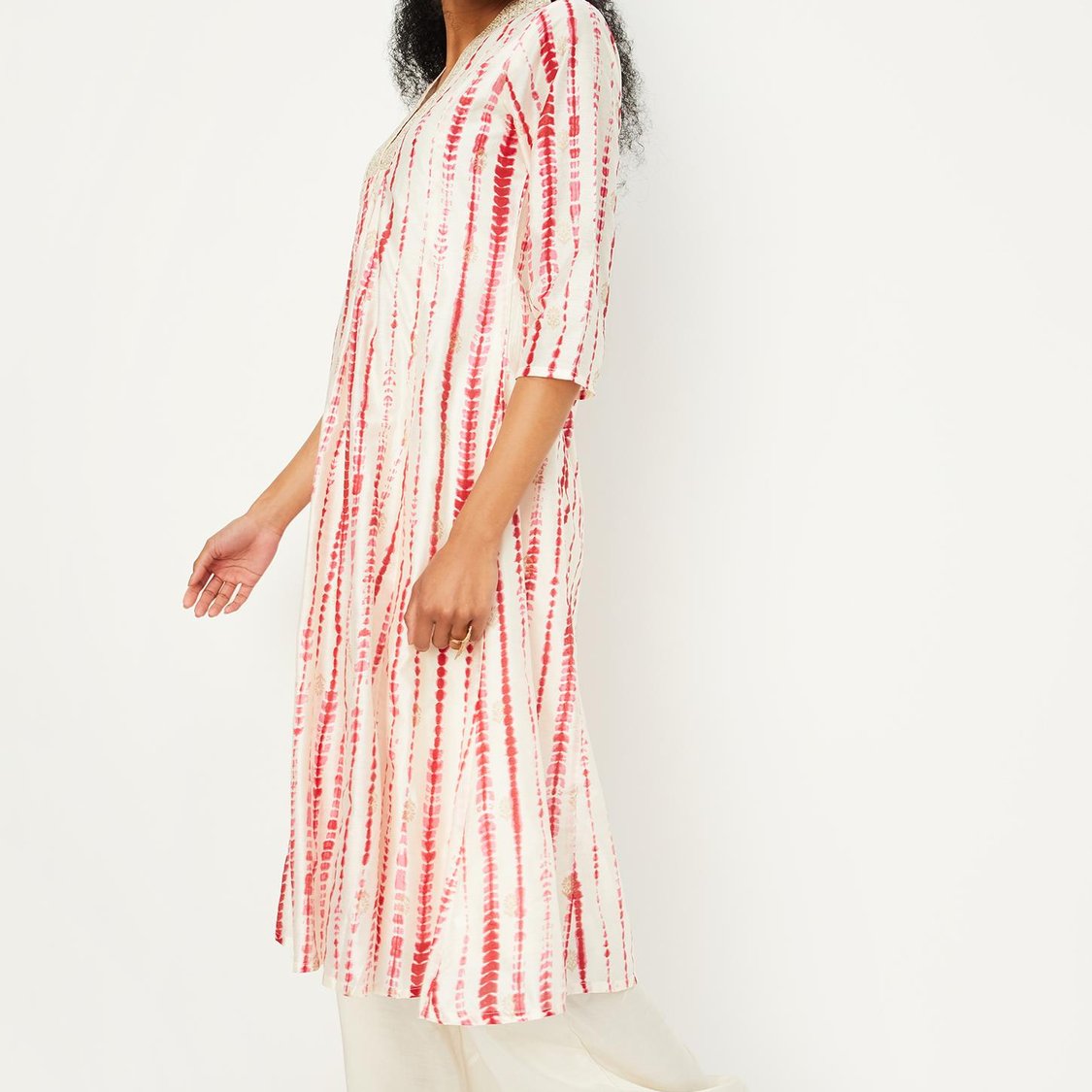 Women Tie and Dye Embroidered Kalidar Kurta