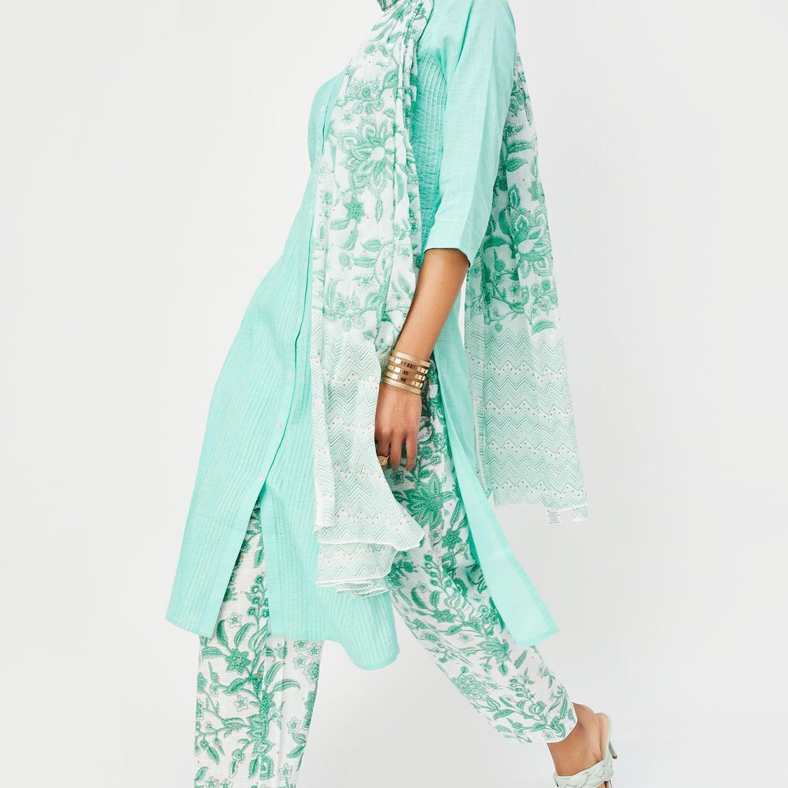 Women Pintuck Straight Kurta Set