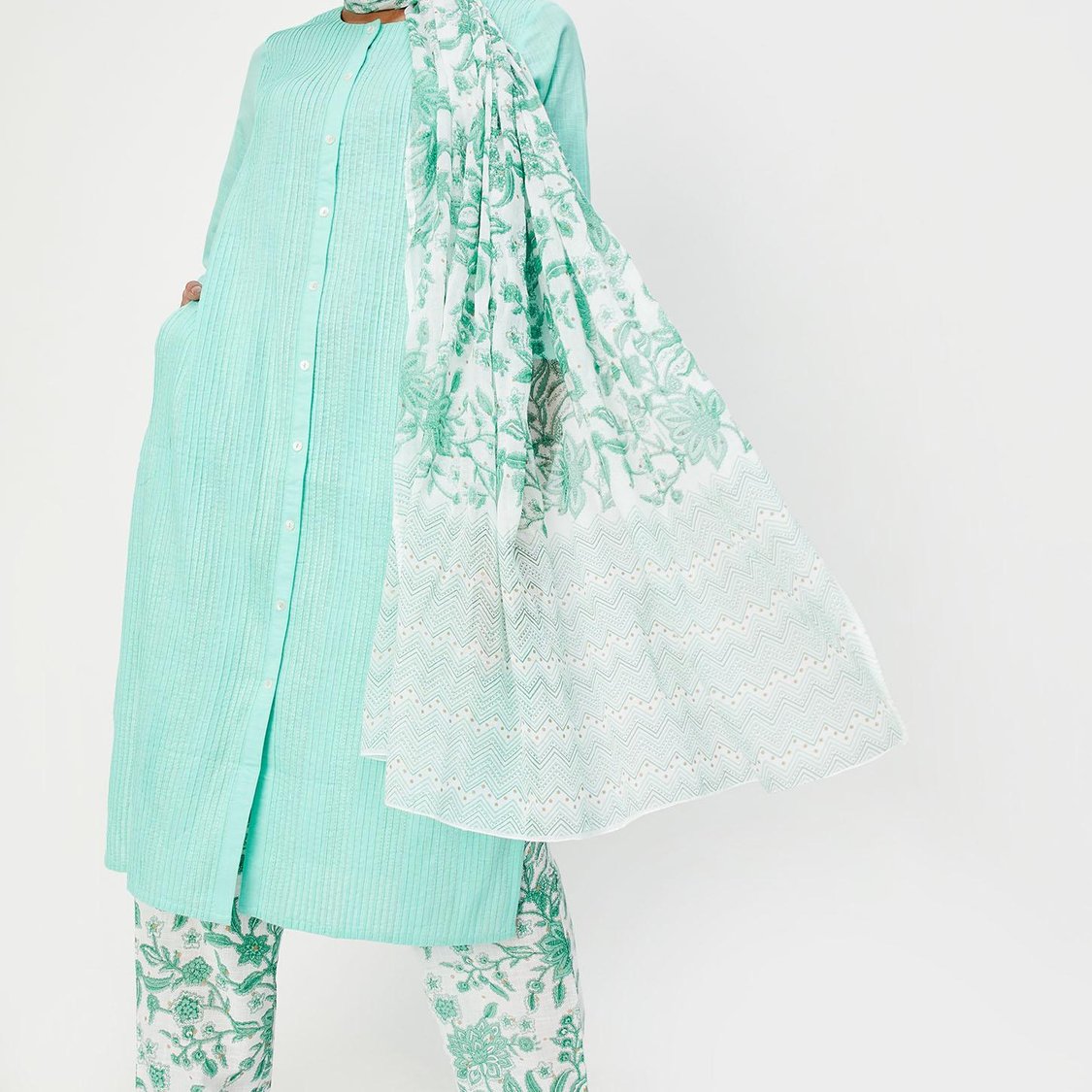 Women Pintuck Straight Kurta Set