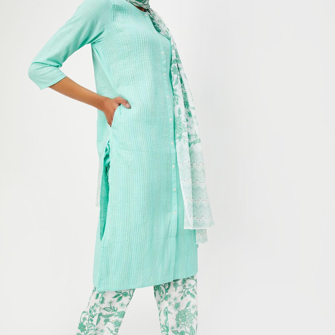 Women Pintuck Straight Kurta Set