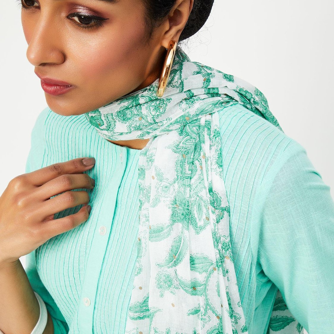 Women Pintuck Straight Kurta Set