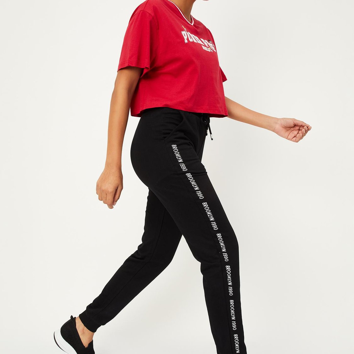 Buy Women Solid Skinny Fit Joggers Online at just