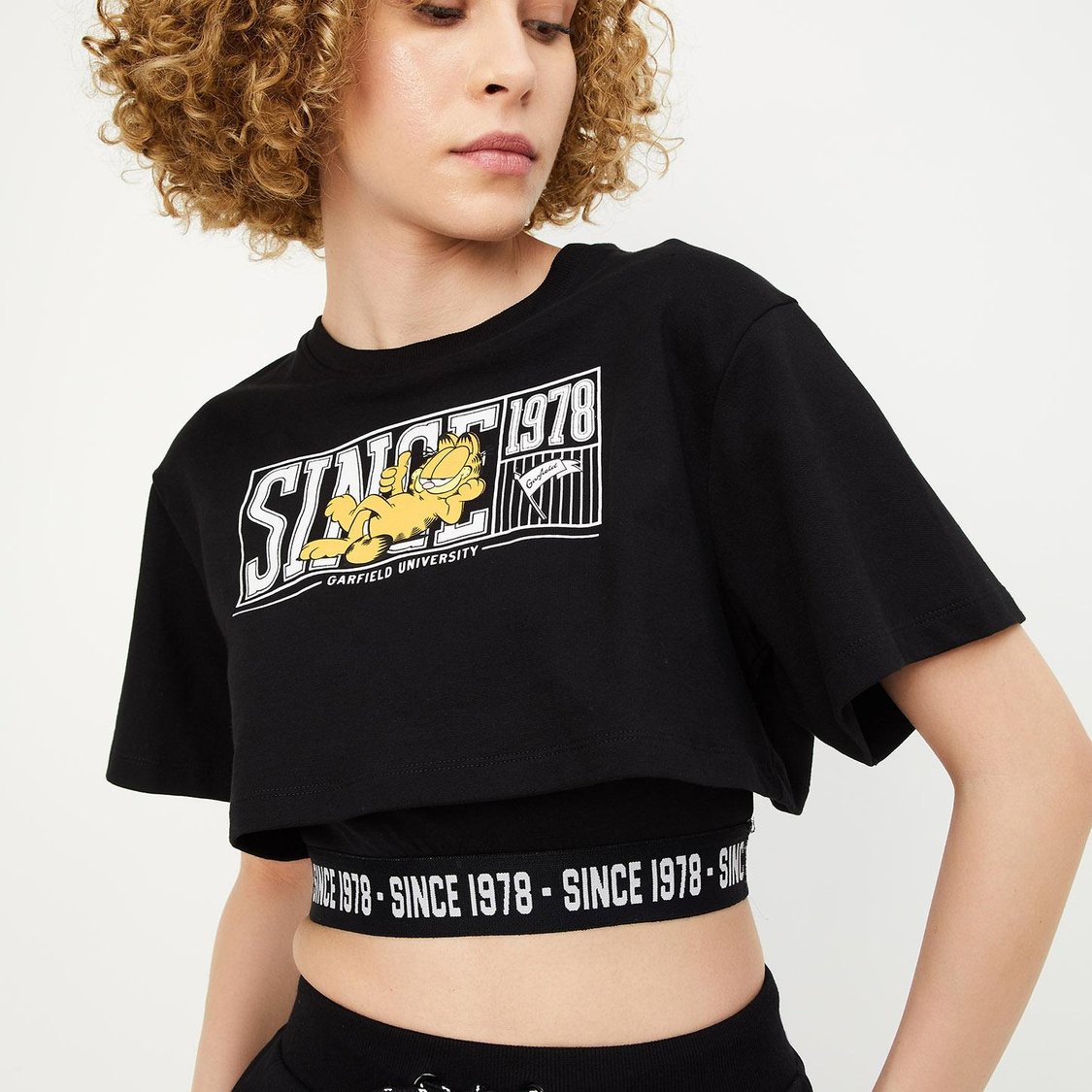 Women Garfield Print Layered Sports Crop T-shirt