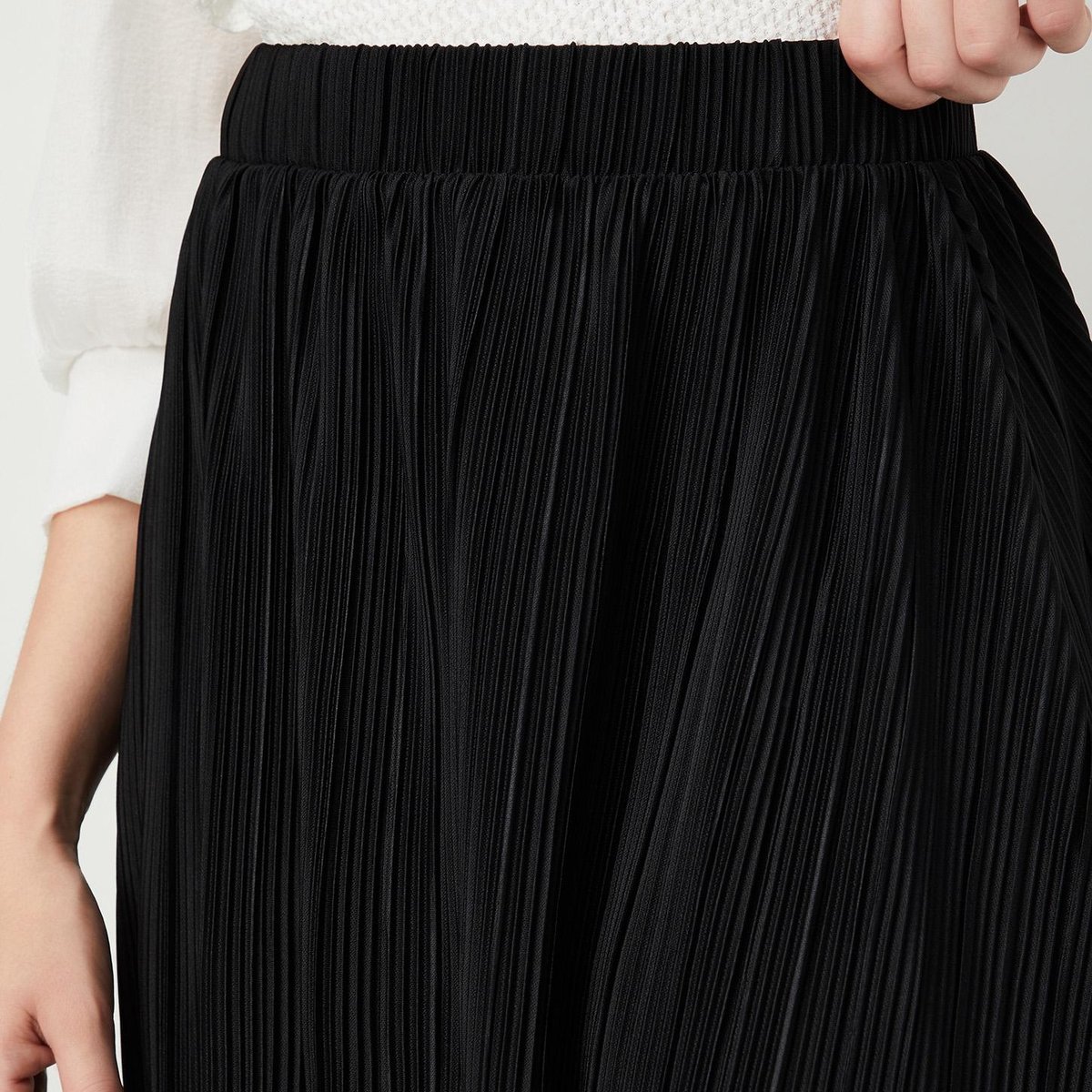 Buy Women Pleated Skirt Online at just Rs. 1199.0 - 1000013617453