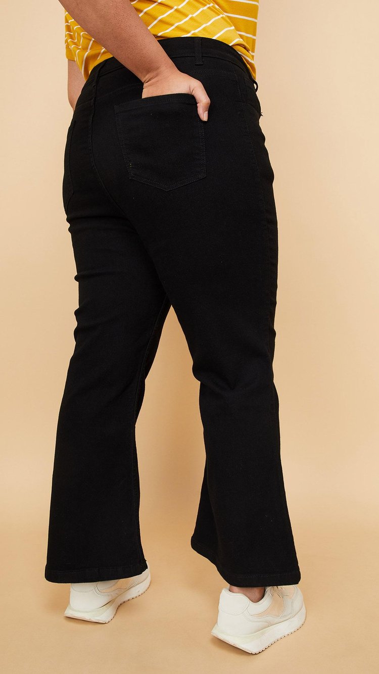 【1回着用のみ】Gradient Dye Flare Jeans black Buy Women Solid Kick Flare Jeans Online at just Rs. 1199.0