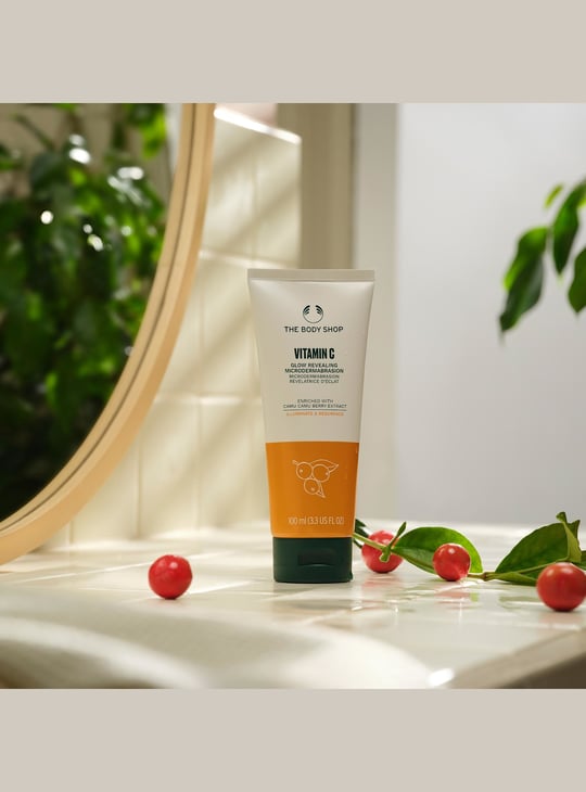 THE BODY SHOP Vitamin C Glow Revealing Microdermabrasion Scrub - 100ml