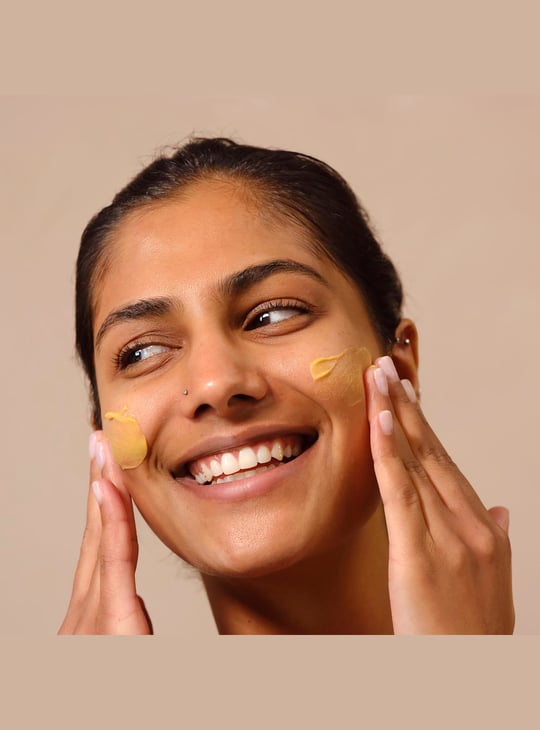 THE BODY SHOP Vitamin C Glow Revealing Microdermabrasion Scrub - 100ml