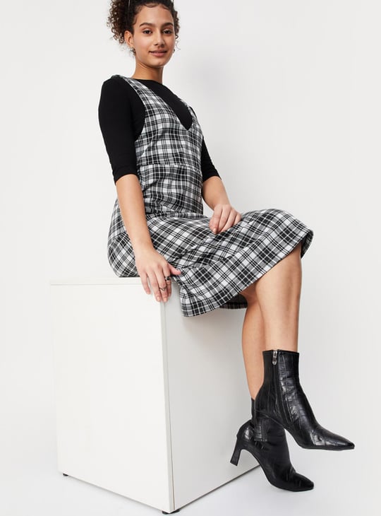 Women Checked Pinafore Dress with Top