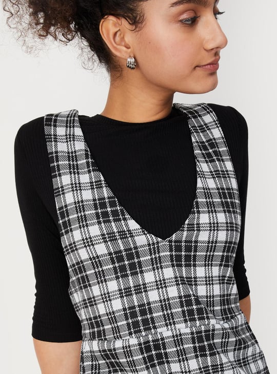 Women Checked Pinafore Dress with Top