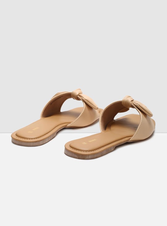 MAX Women Solid Flat Sandals