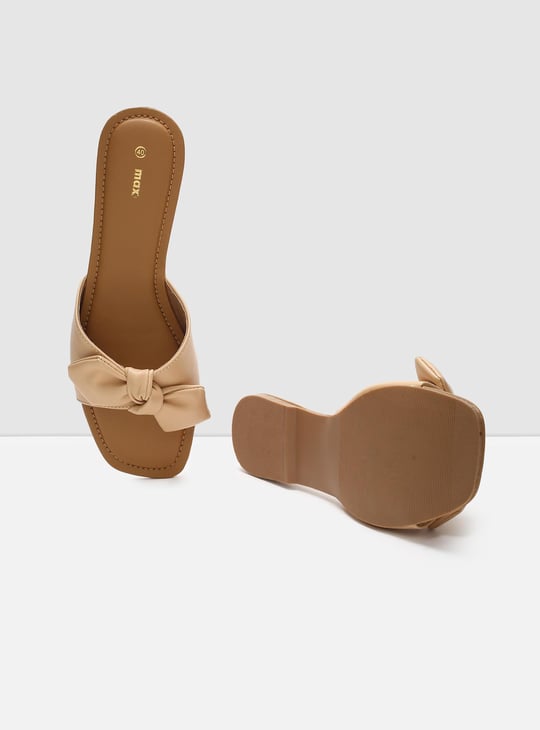 MAX Women Solid Flat Sandals