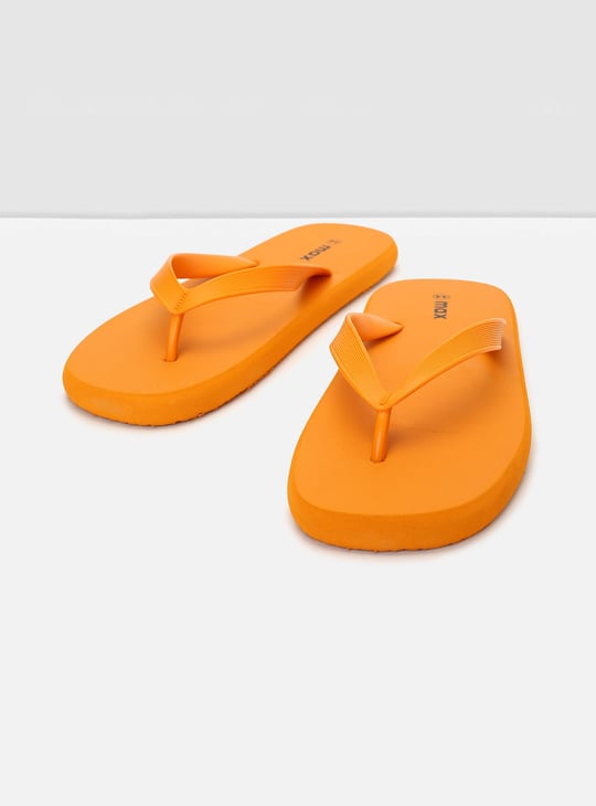 Men Solid V-Strap Slippers