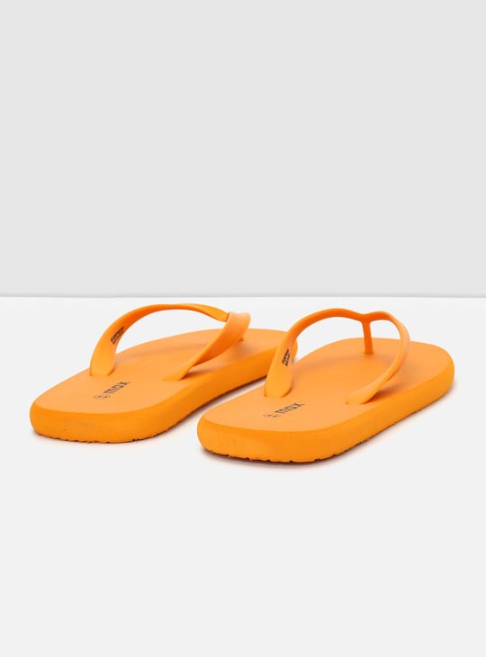Men Solid V-Strap Slippers