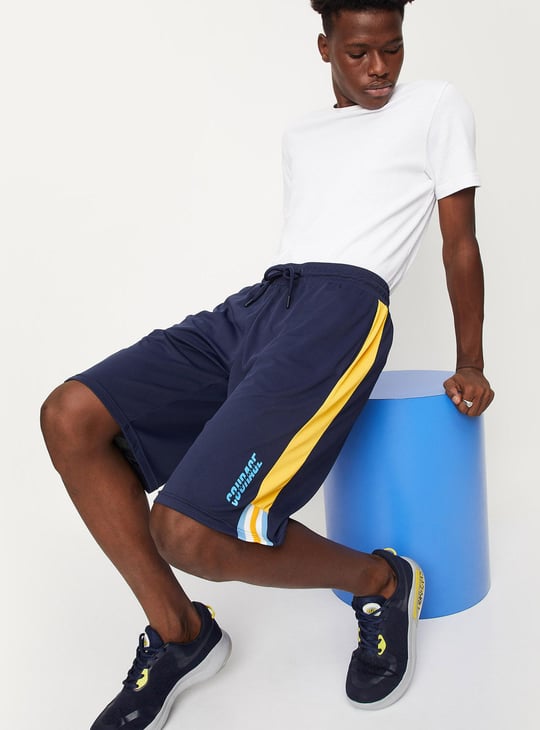 Men Colorblocked Drawstring Closure Shorts