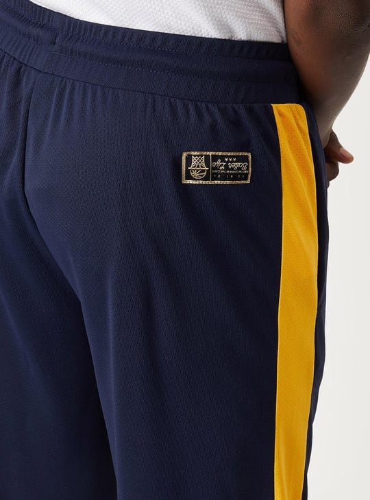 Men Colorblocked Drawstring Closure Shorts