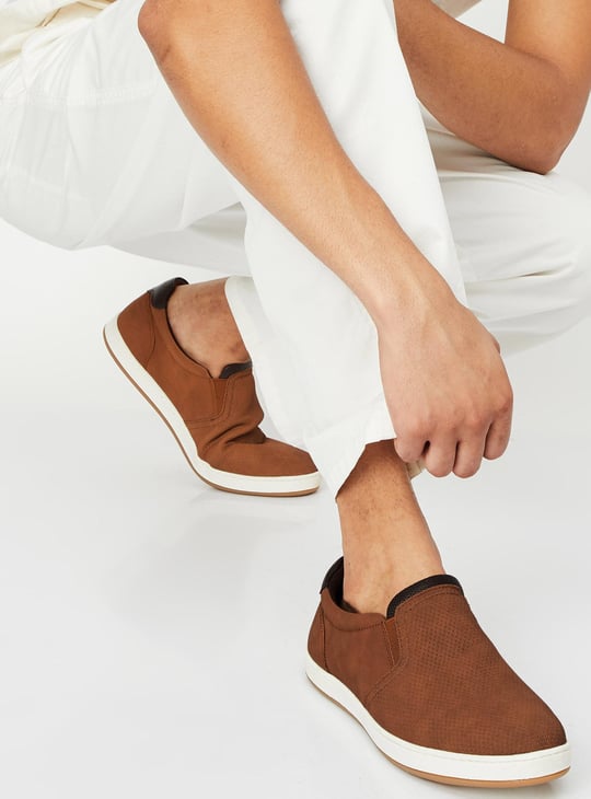 Men Solid Slip-On Casual Shoes