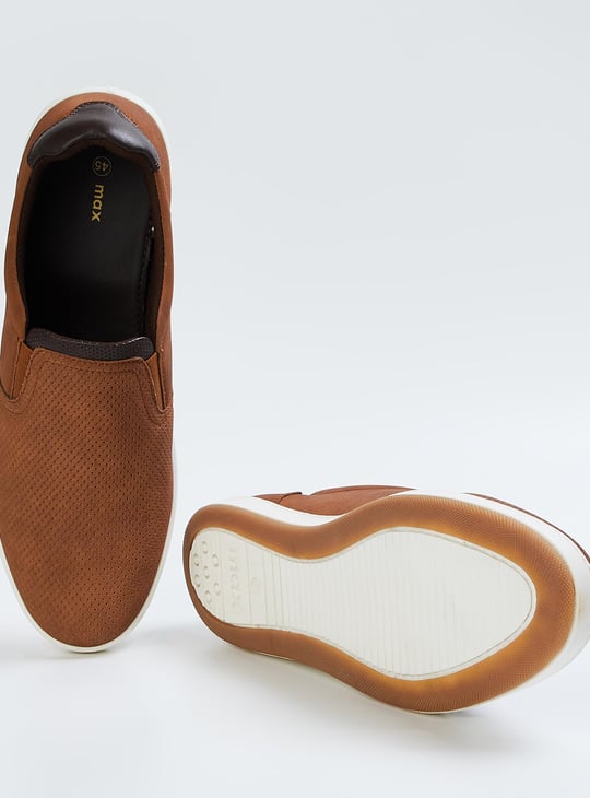 Men Solid Slip-On Casual Shoes