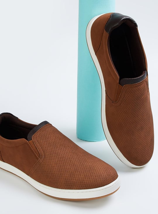 Men Solid Slip-On Casual Shoes
