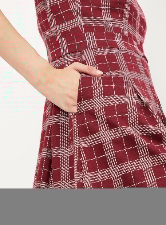 Women Checked Pinafore Dress with T-shirt