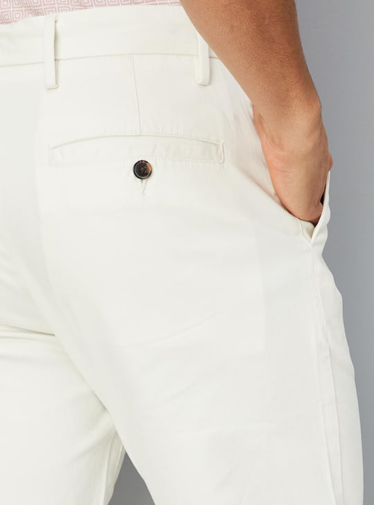 Men Solid Straight Fit Chinos