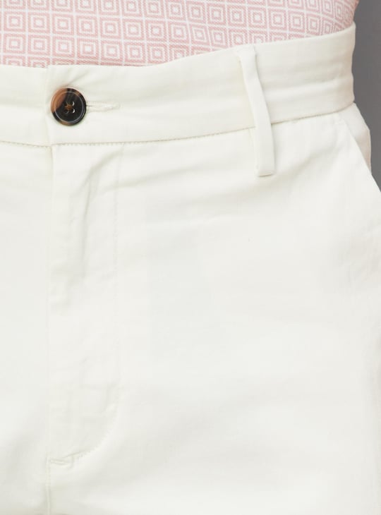Men Solid Straight Fit Chinos