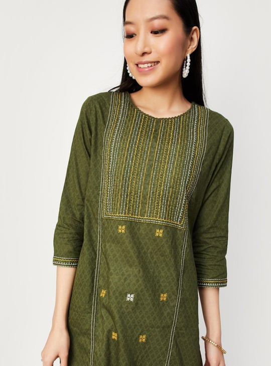 Women Embroidered Straight Kurta