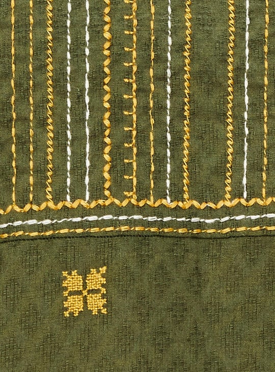 Women Embroidered Straight Kurta