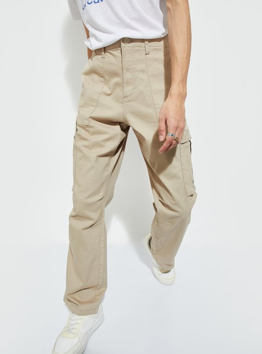 URB_N Men Relaxed Fit Cargo Trousers