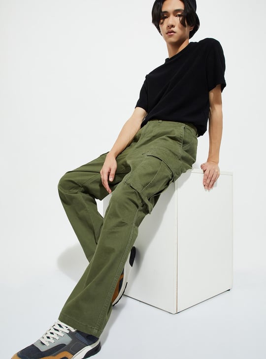 URB_N Men Relaxed Fit Cargo Trousers