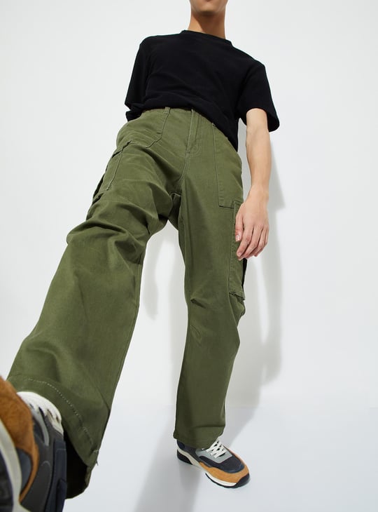 URB_N Men Relaxed Fit Cargo Trousers