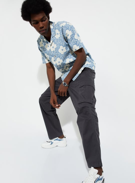 URB_N Men Relaxed Fit Cargo Trousers