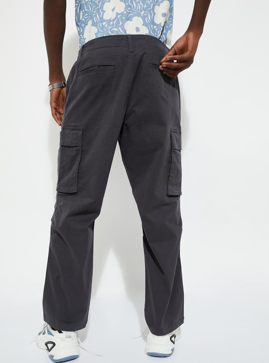 URB_N Men Relaxed Fit Cargo Trousers