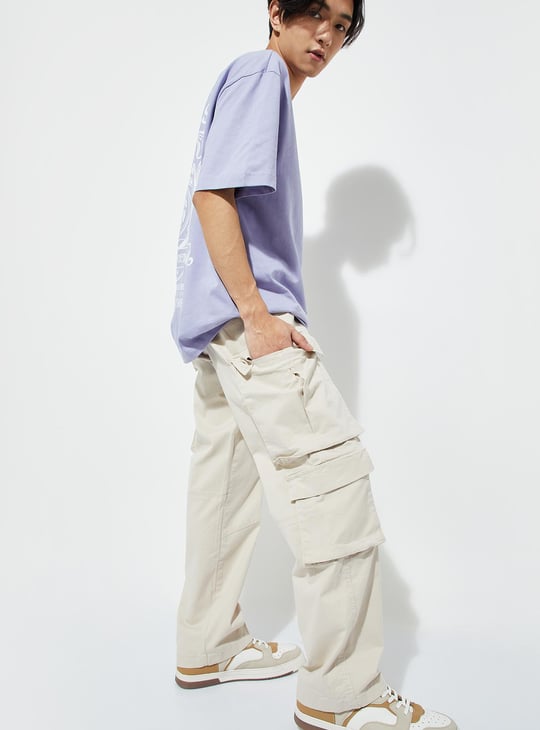 URB_N Men Solid Loose Fit Cargo Trousers