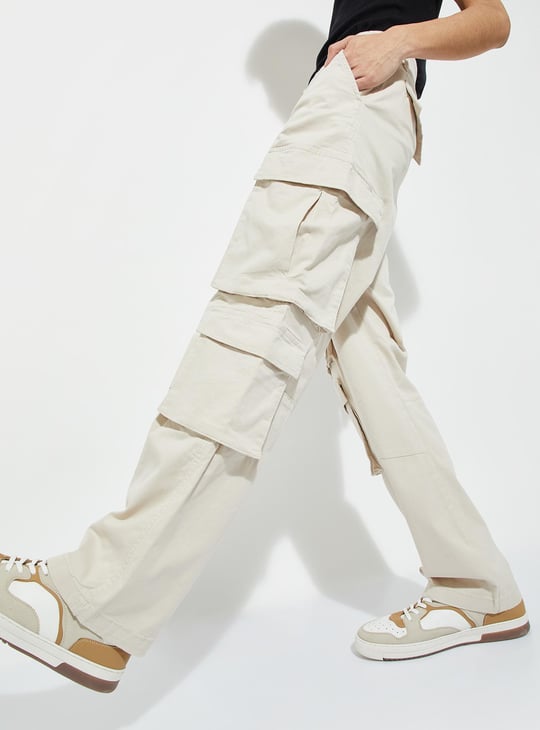 URB_N Men Solid Loose Fit Cargo Trousers