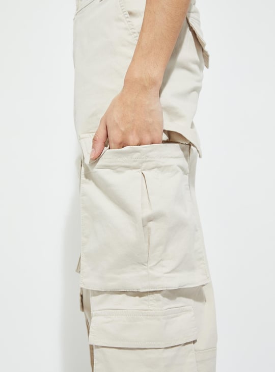 URB_N Men Solid Loose Fit Cargo Trousers
