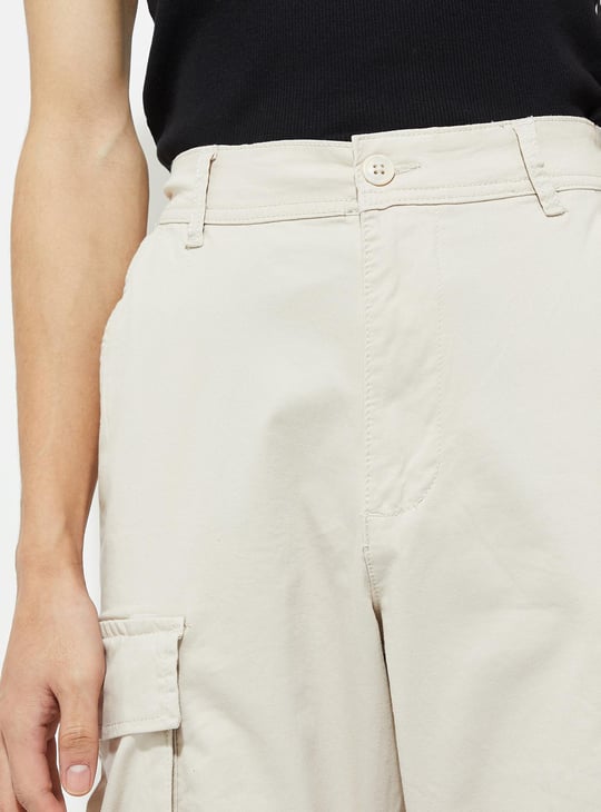 URB_N Men Solid Loose Fit Cargo Trousers