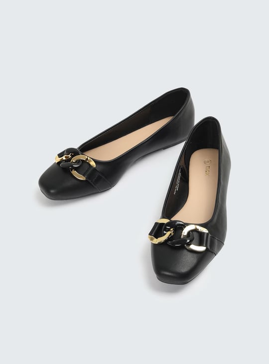 Women Chain Detailed Ballerinas