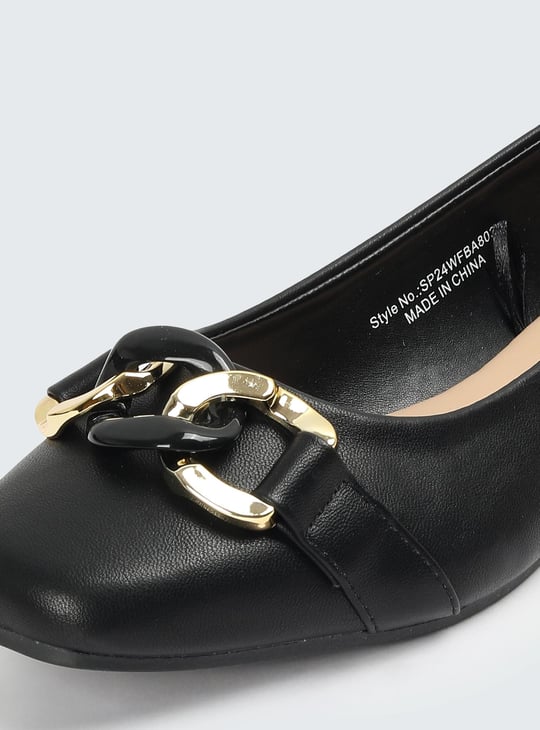 Women Chain Detailed Ballerinas