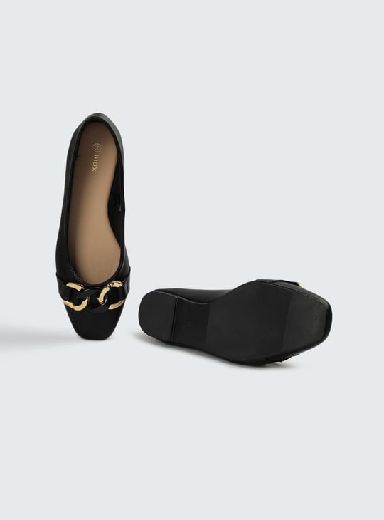 Women Chain Detailed Ballerinas