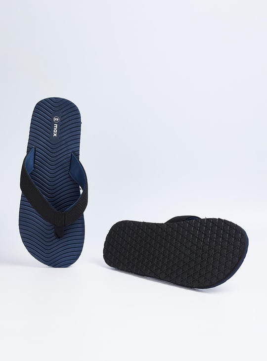 Men Textured V-Strap Flip Flops