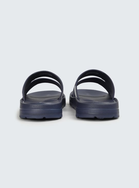Men Colourblocked 3D Detailed Sliders