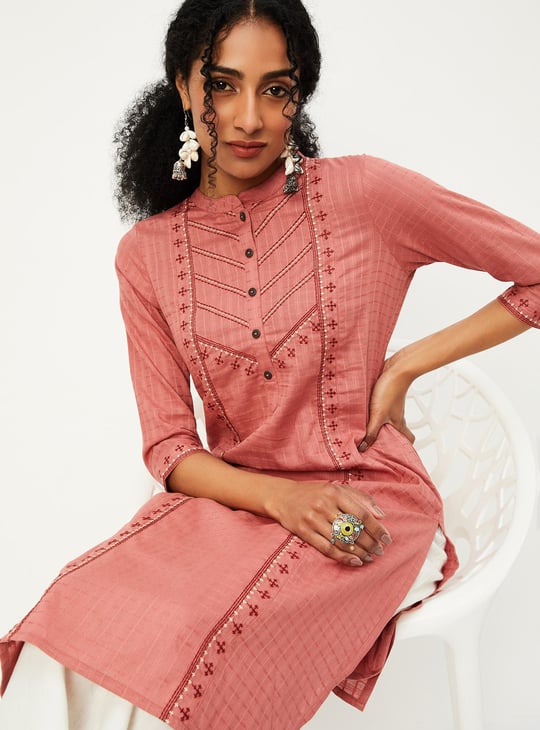 Women Embroidered Kurta with Pocket