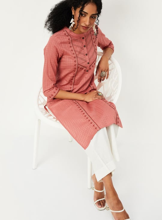 Women Embroidered Kurta with Pocket