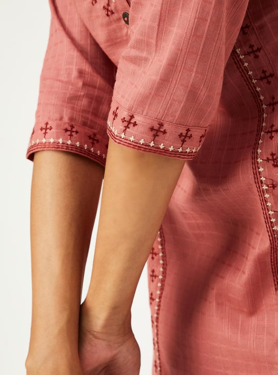 Women Embroidered Kurta with Pocket